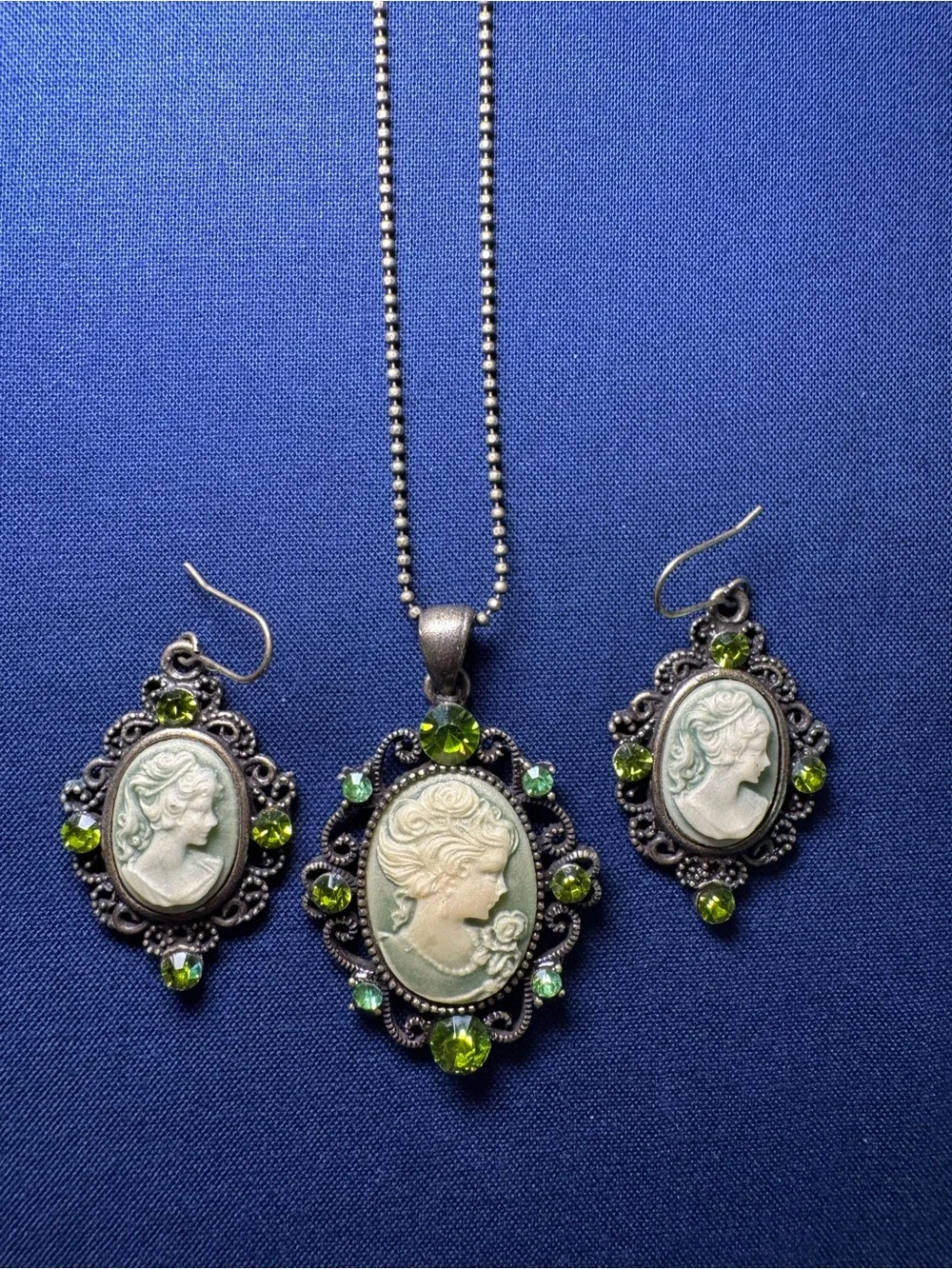 Vintage-Inspired Green Cameo Pendant Necklace & Earrings Set